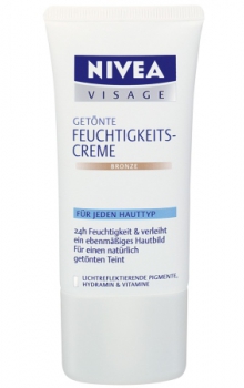 03  NIVEA GETOENTE FEUCHTIGKEITSCREME.